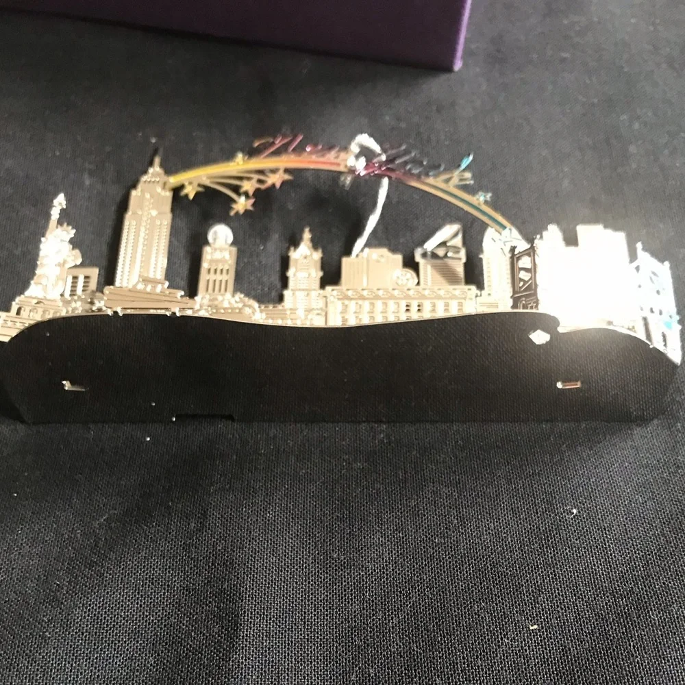 Too Hands -  Stainless Steel New York Skyline Ornament Decor